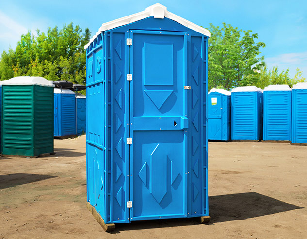 Туалетная кабина «Стандарт Pro» вид в окружающей среде.